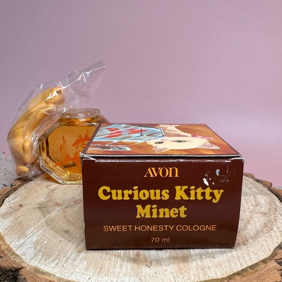 Vintage Avon “Curious Kitty” Sweet Honesty – Cat & Fishbowl Figurine - Picture 3 of 6